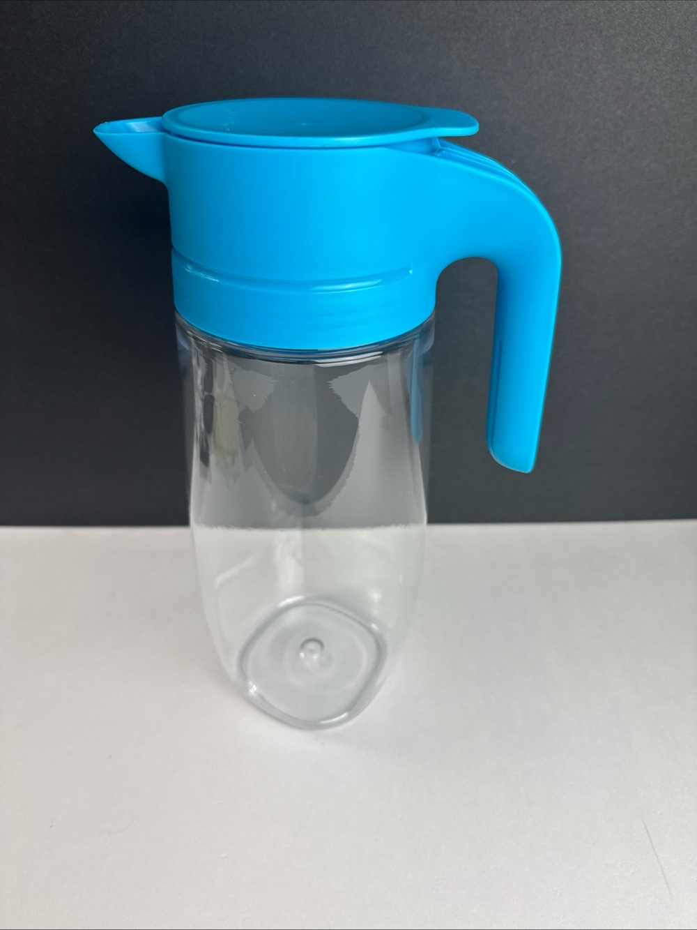 Tupperware Sheerly Elegant 1.75L Clear Pitcher Blue Acrylic Flip Lid